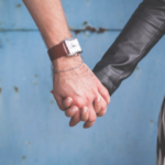 30代のデートで手を繋ぐのが苦手な人へ！タイミングや方法を伝授