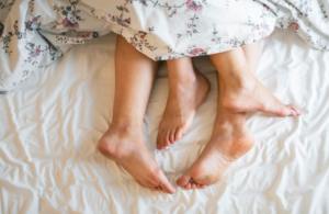 不倫で二股されて辛い?ダブル不倫で浮気する男の特徴と対処法を解説