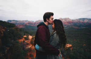 人を好きになるとは？人を好きになる理由や心が動く名言について解説