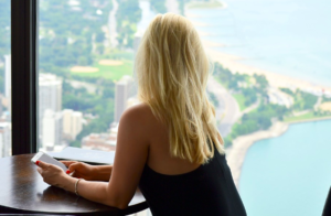 職場の男性が嫌いな人にとる態度は？露骨に態度に出る心理を解説！