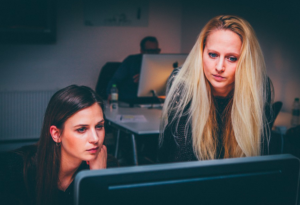 ストーカー被害がエスカレートする原因はなに?知っておくべきストーカー心理